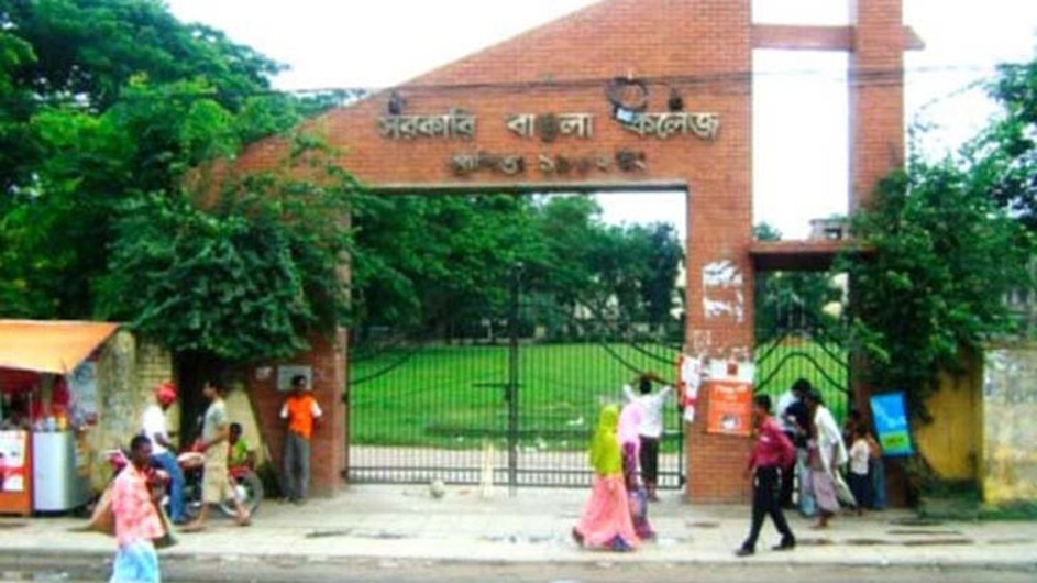 বাঙলা ক‌লে‌জ থেকে যুবকের অর্ধগলিত লাশ উদ্ধার