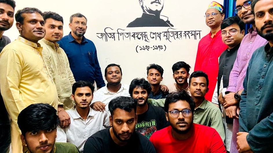 ইবিতে বঙ্গবন্ধুর দেয়ালচিত্র উন্মোচন