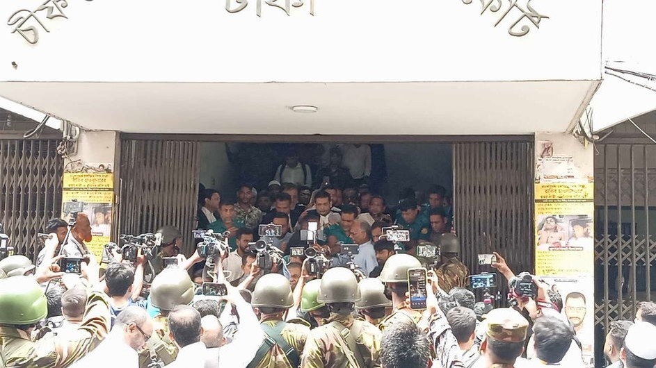 আত্মসমর্পণ করে কারাগারে গেলেন মাহমুদুর রহমান