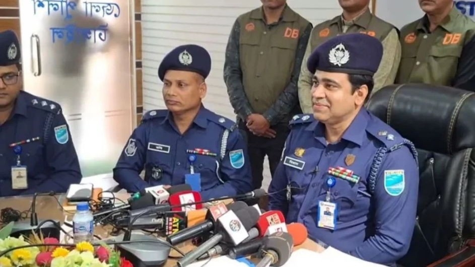 বাসে ডাকা’তির সময় কোনো ধ’র্ষ’ণের ঘটনা ঘটেনি : পুলিশ সুপার