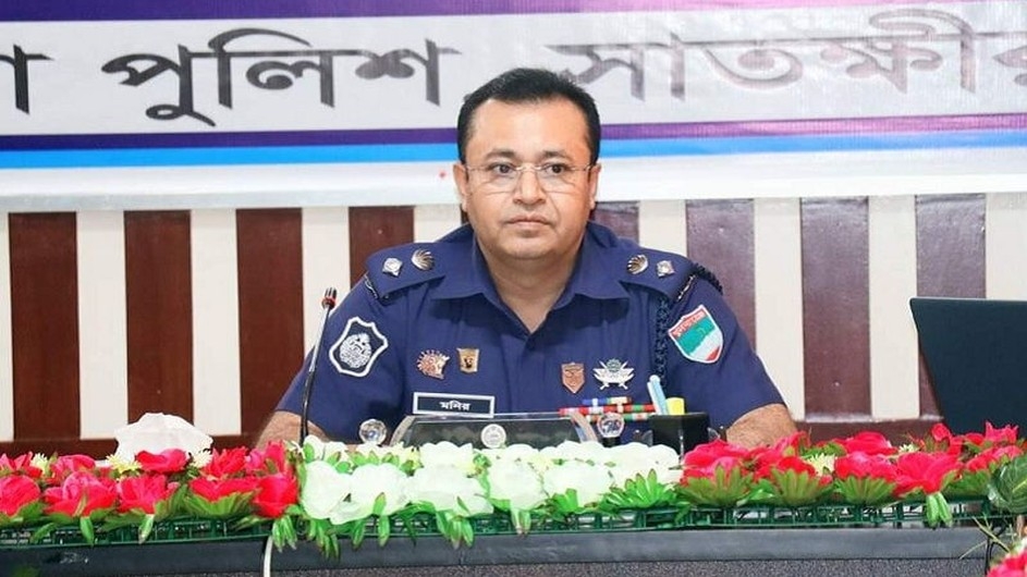 বছর না ঘুরতেই সাতক্ষীরার চেহারা বদলে দিয়েছেন এসপি মনিরুজ্জামান
