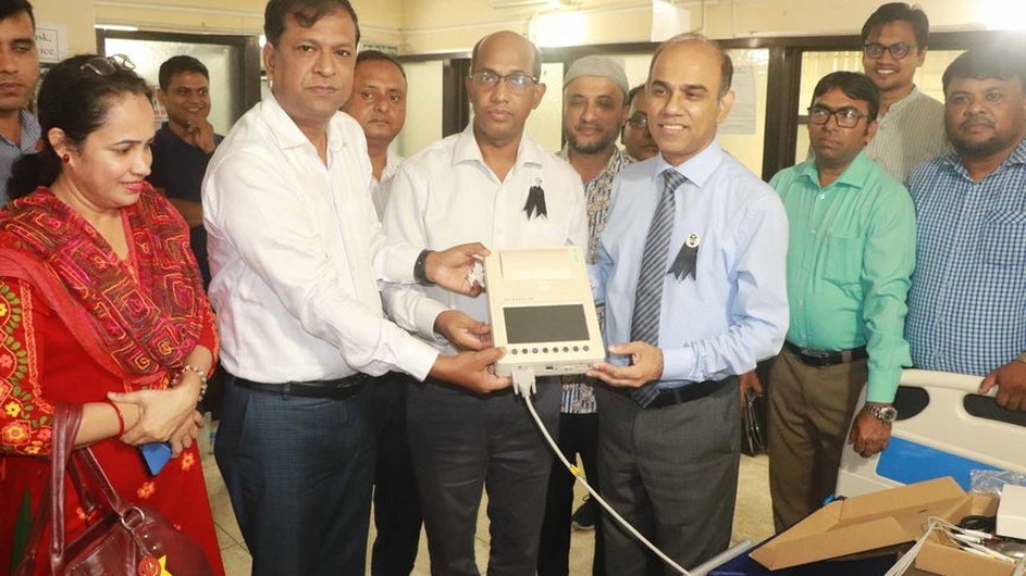 কুবিতে মেডিকেল সামগ্রী উপহার দিলো বেক্সিমকো