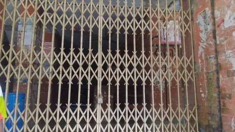 বিভিন্ন দাবিতে চবির আলাওল হলে তালা ঝুলালেন শিক্ষর্থীরা