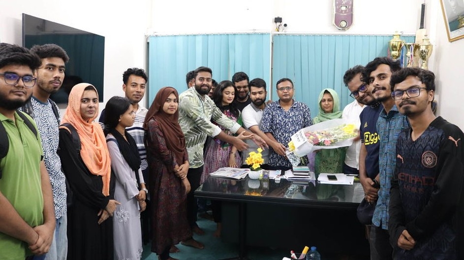 খুবির এমসিজে ডিসিপ্লিনের নতুন প্রধানকে বিজেএসসি'র ফুলেল শুভেচ্ছা