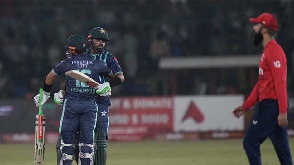 ২০০ রান তাড়া করে বিনা উইকেটে জয়ের বিশ্বরেকর্ড পাকিস্তানের