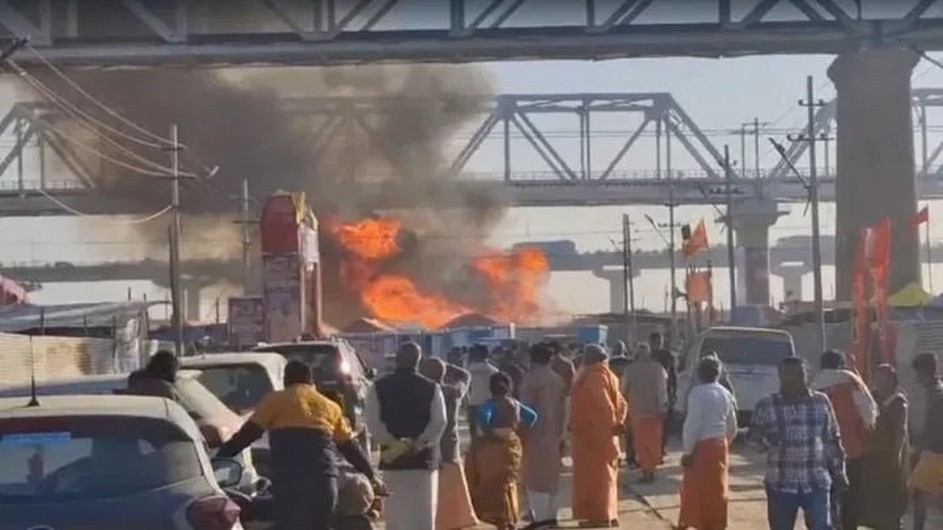 ভারতের কুম্ভমেলায় বিস্ফো-রণ, দ্রুত ছড়িয়ে পড়ছে আ-গুন
