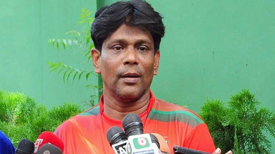 দেশের ক্রিকেটের স্বার্থে বিনা পারিশ্রমিকেও কাজ করতে প্রস্তুত রফিক