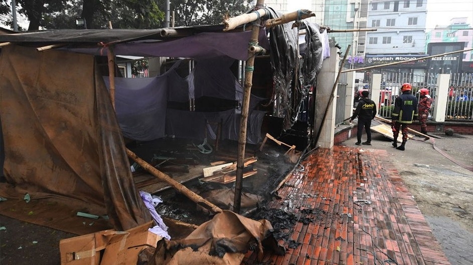 বিপিএলের টিকিট না পেয়ে কাউন্টারে ভাঙচুর-অগ্নিসংযোগ