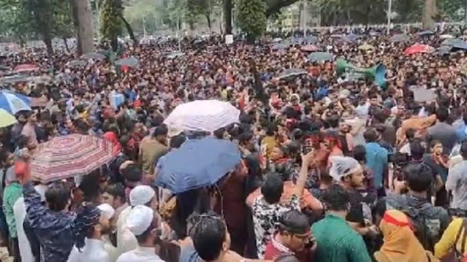 নতুন কর্মসূচি দিয়ে শহীদ মিনার প্রাঙ্গণ ছাড়লেন শিক্ষার্থী-জনতা