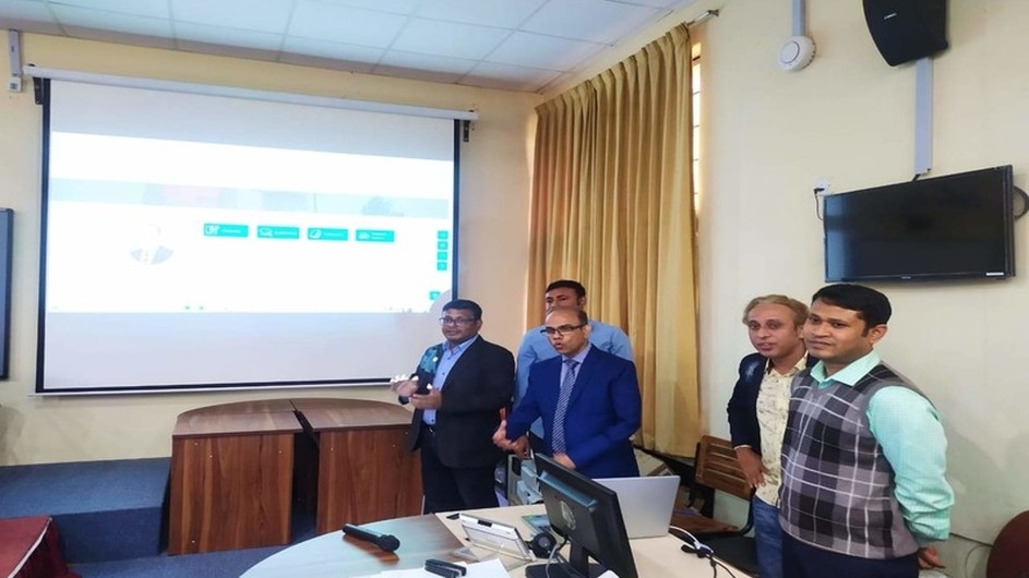 কুবি প্রশাসনের হ-য-ব-র-ল ওয়েবসাইট প্রকাশ: সমালোচনা ঝড়