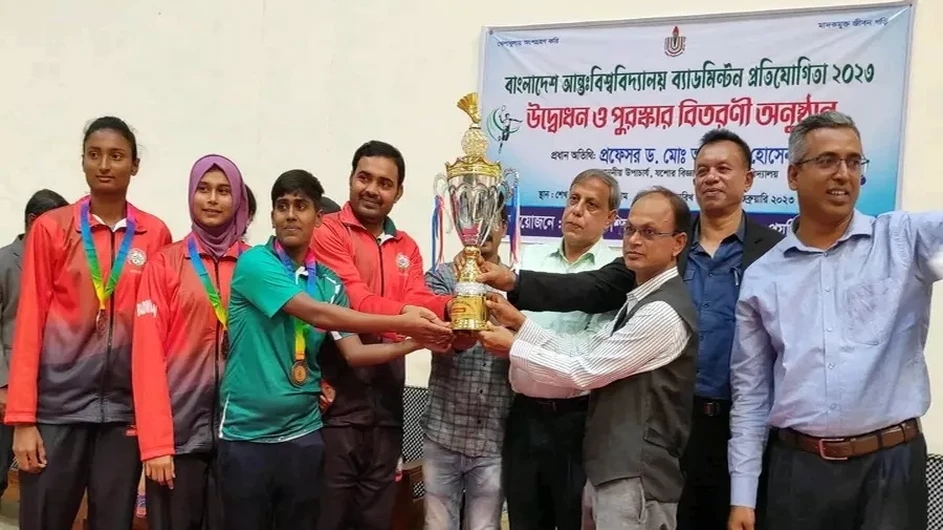 আন্তঃবিশ্ববিদ্যালয় ব্যাডমিন্টনে রাবিকে হারিয়ে চ্যাম্পিয়ন যবিপ্রবির মেয়েরা