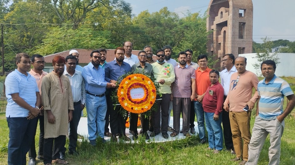 জাতীয় বিপ্লব ও সংহতি দিবসে ইবি জিয়া পরিষদের শ্রদ্ধাঞ্জলি