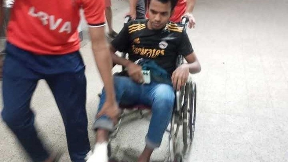 জবি শিক্ষার্থীর উপর যুবদল নেতার হা-মলা