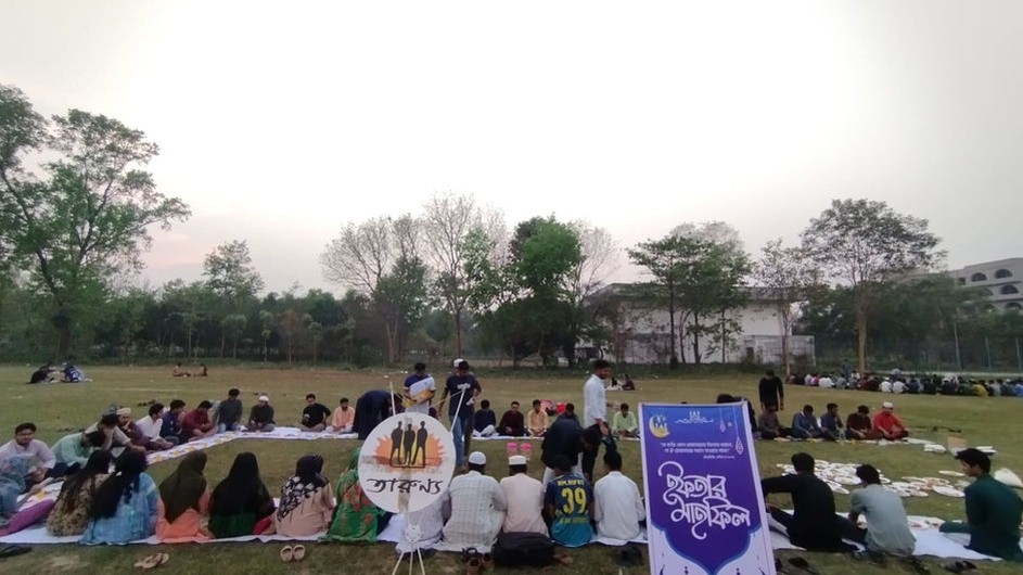 ইফতার পার্টির নিষেধাজ্ঞার প্রতিবাদে এবার ইবিতে শিক্ষার্থীদের গণ ইফতার