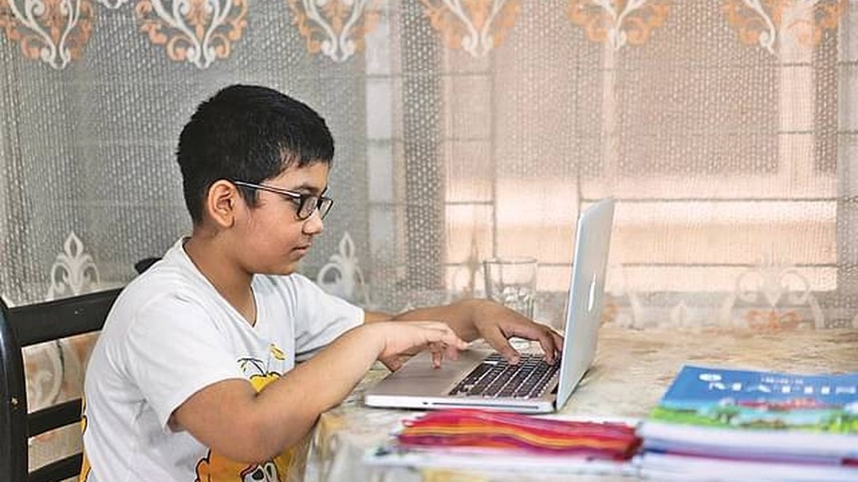 মাউশির প্রতিবেদন মাধ্যমিকের ৫৭% শিক্ষার্থী অনলাইন ক্লাসে অনুপস্থিত