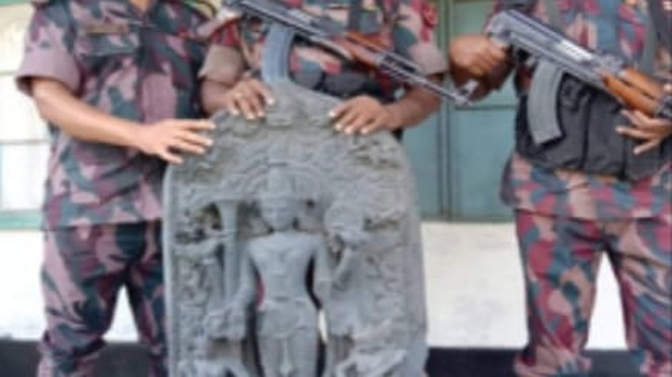 প্রায় কোটি টাকা সমমূল্যের কষ্টিপাথরের মূর্তি উদ্ধার