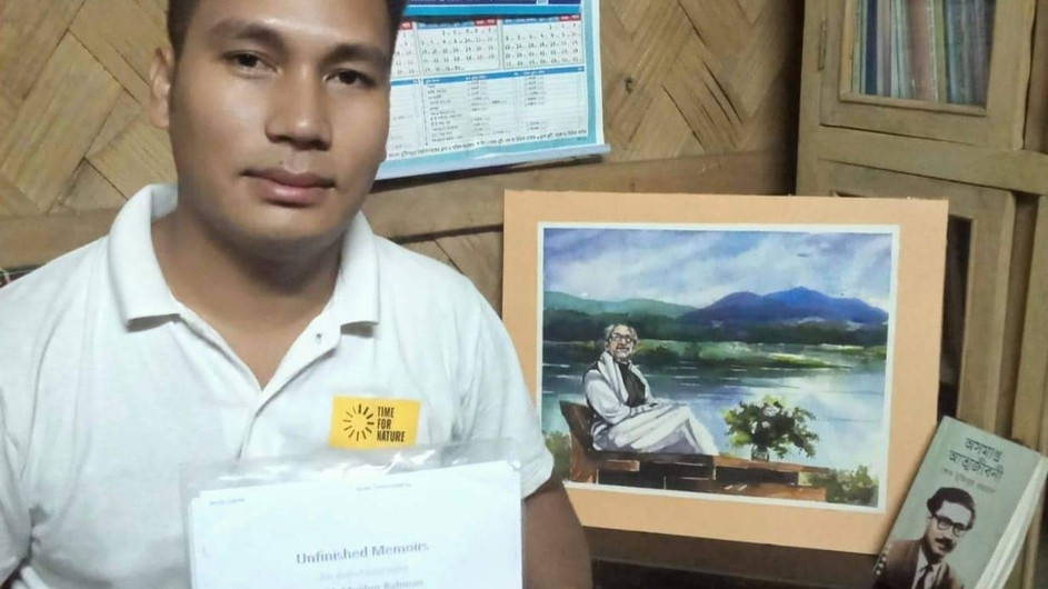 ত্রিপুরা ভাষায় কুবি শিক্ষার্থীর বঙ্গবন্ধুর 'অসমাপ্ত আত্মজীবনী'