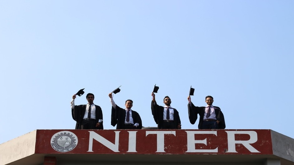 ঢাবি’র ৫৩তম সমাবর্তনে নিটারের গ্রাজুয়েটরা