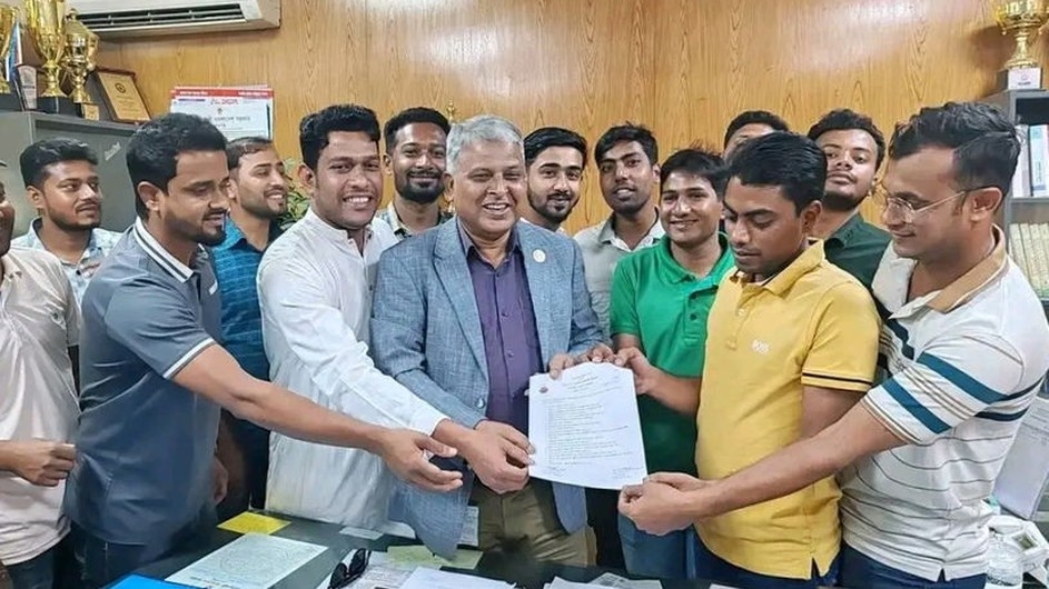 বৈষম্যহীন-নিরাপদ ক্যাম্পাসের দাবিতে বাঙলা কলেজ ছাত্রদলের স্মারকলিপি প্রদান