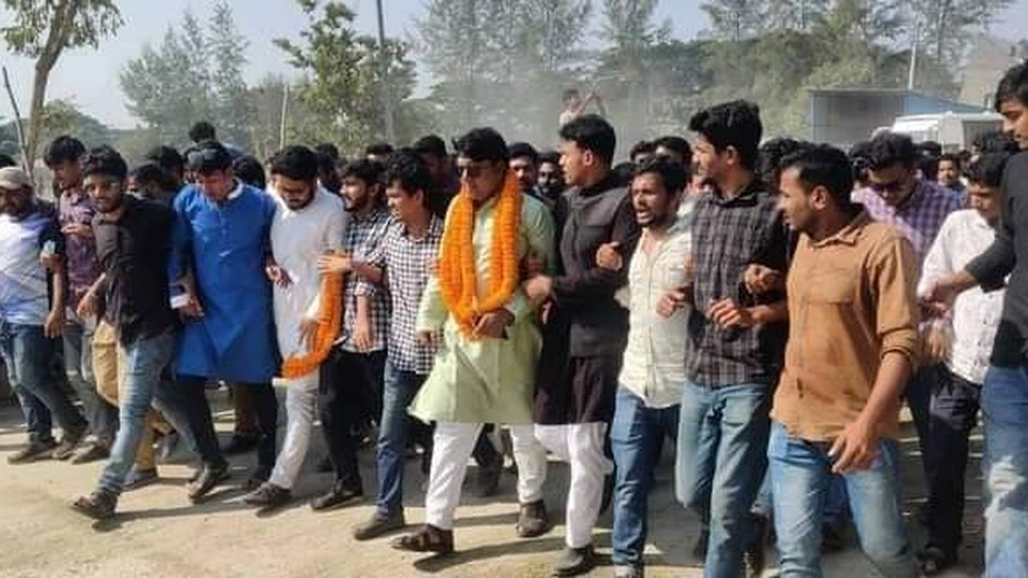 পাবিপ্রবিতে ছাত্রলীগের নতুন সভাপতি বাবুকে ফুলেল শুভেচ্ছায় বরণ