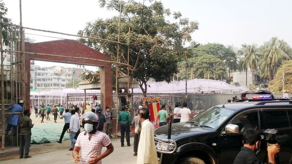 বকশিবাজারে সরকারি মাদ্রাসা-ই-আলিয়ার শিক্ষার্থীদের সঙ্গে পুলিশের সংঘর্ষ