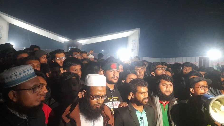 চট্টগ্রামে ইসকন সমর্থকদের সন্ত্রাসী হামলার প্রতিবাদে বেরোবিতে বিক্ষোভ