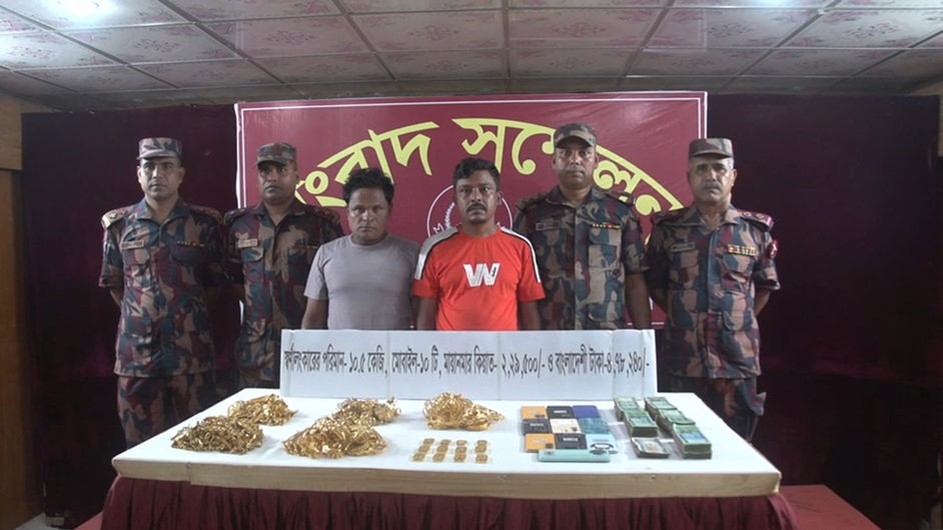 টেকনাফে সাড়ে ১১ কোটি টাকার স্বর্ণসহ মিয়ানমারের ২ নাগরিক আটক