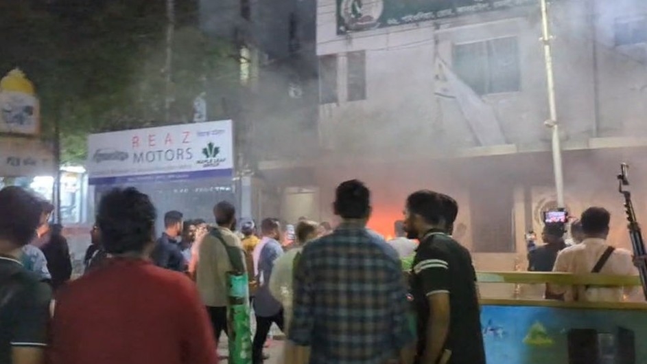 জাতীয় পার্টির কেন্দ্রীয় কার্যালয়ে অগ্নিসংযোগ