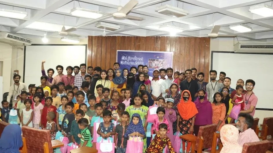 রাজশাহীতে পথশিশুদের মাঝে ইউনিস্যাবের নতুন জামা ও খাদ্যসামগ্রী বিতরণ