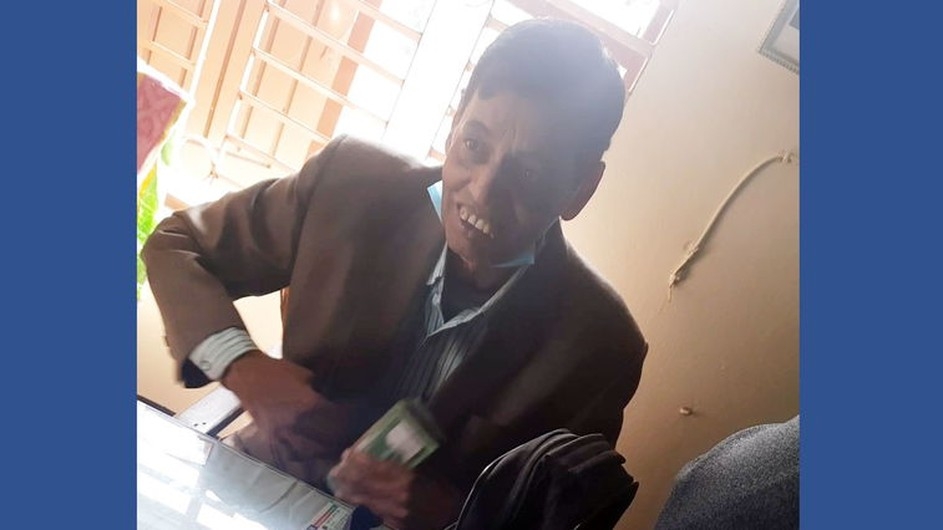 ৫৩ হাজার টাকা ঘুষ নিয়ে শিক্ষা কর্মকর্তা বললেন ‘সম্মানী’ নিয়েছি !!