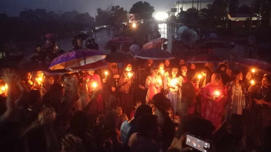 কুবি প্রশাসনকে অবাঞ্চিত ঘোষণা আন্দোলনরত শিক্ষার্থীদের