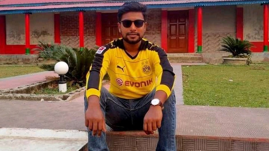 ট্রাক্টরের ধাক্কায় আইনজীবীর মৃত্যু