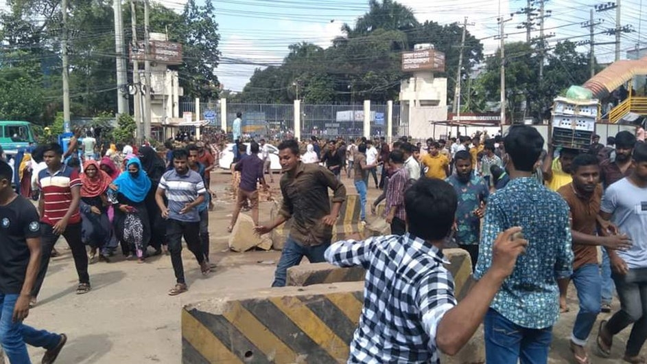 আশুলিয়ায় কারখানা শ্রমিকদের মধ্যে সংঘর্ষে নিহত ১