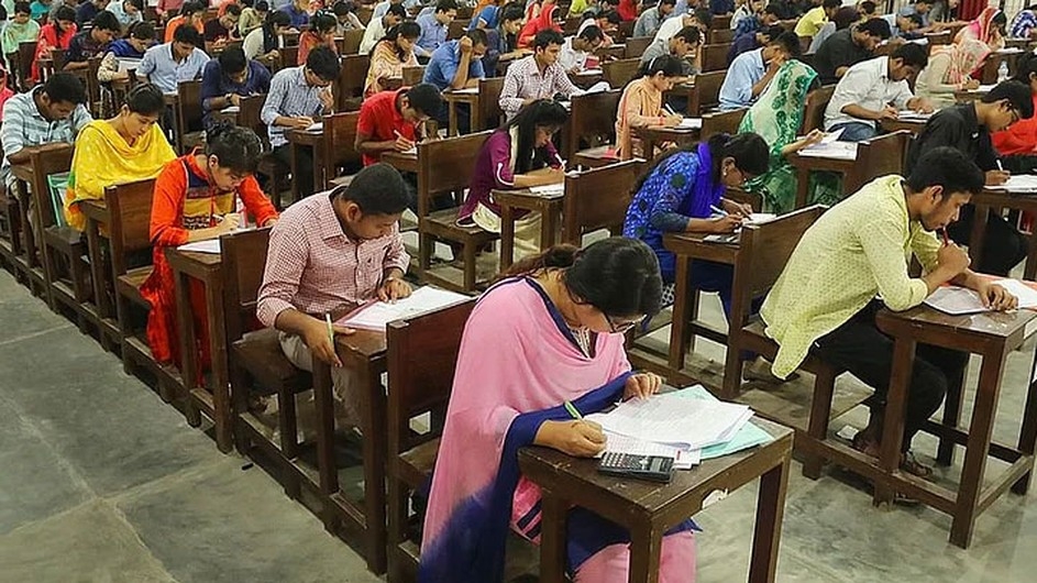 সরাসরি মাস্টার্সে ভর্তি বন্ধ করতে চায় ইউজিসি