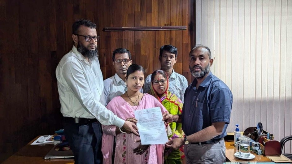 জুলাই বিপ্লবে নিহত হৃদয় তাড়ুয়ার বোনকে পবিপ্রবিতে চাকরির নিয়োগপত্র প্রদান