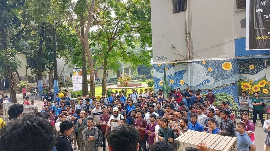 অনির্দিষ্টকালের জন্য ক্লাস বয়কটের ঘোষণা বুটেক্স শিক্ষার্থীদের