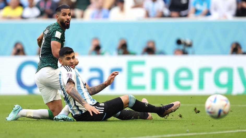 সৌদি চমক: ফেভারিট আর্জেন্টিনাকে ২-১ ব্যবধানে হারালো সৌদি আরব