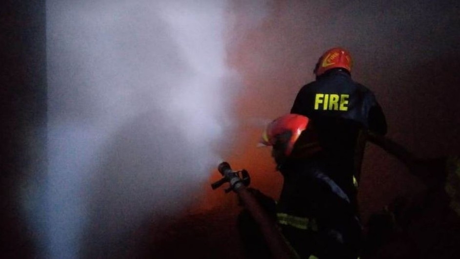 বায়তুল মোকাররমের সোনার মার্কেটে আগুন