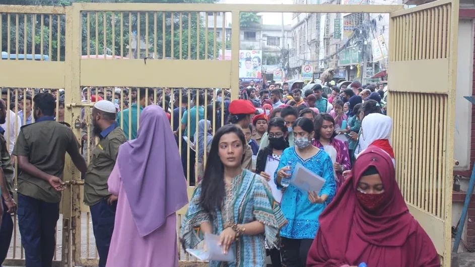 গুচ্ছ ভর্তিতে আবেদন ৩ লাখ, কেন্দ্র পছন্দের শীর্ষে জবি