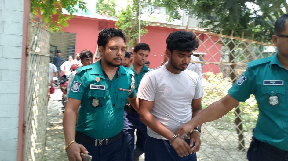 ছাত্রলীগ কর্মীকে আটকের পর পুলিশে দিল ছাত্রদল-ছাত্রশিবির