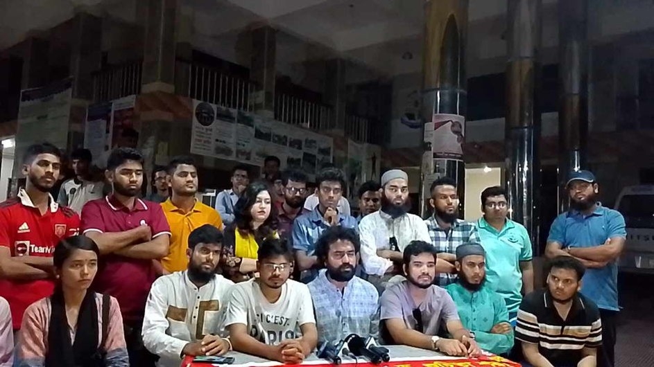 উপাচার্যের পদত্যাগের দাবিতে আমরণ অনশনে ববি শিক্ষার্থীরা