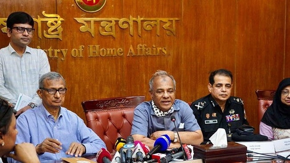 নিরীহ কাউকে হয়রানি করলে সংশ্লিষ্টদের বিরুদ্ধে ব্যবস্থা নেওয়া হবে : স্বরাষ্ট্র উপদেষ্টা