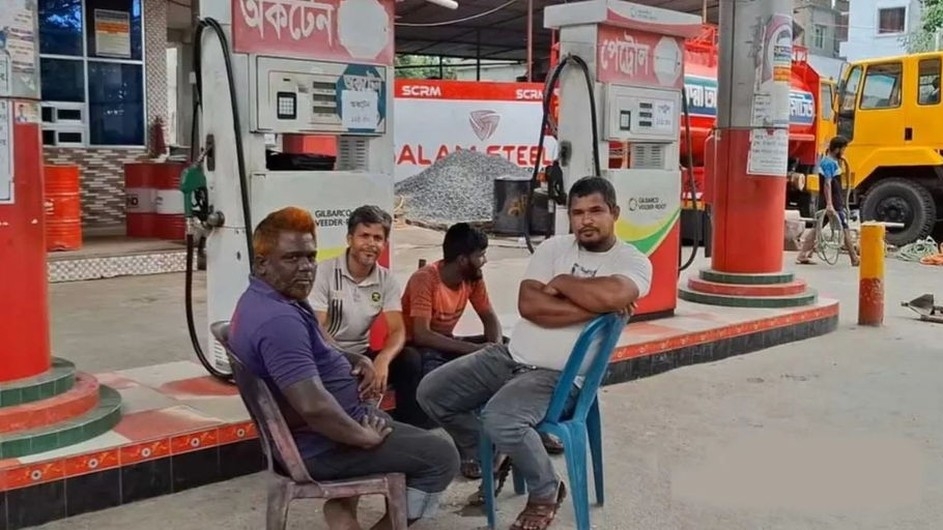 ধর্মঘটে বন্ধ পেট্রোল পাম্প, চরম বিপাকে রাজধানীবাসী
