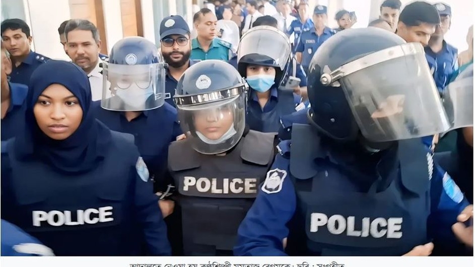 রিমান্ড শেষে নতুন জুতা পরে আদালতে মমতাজ