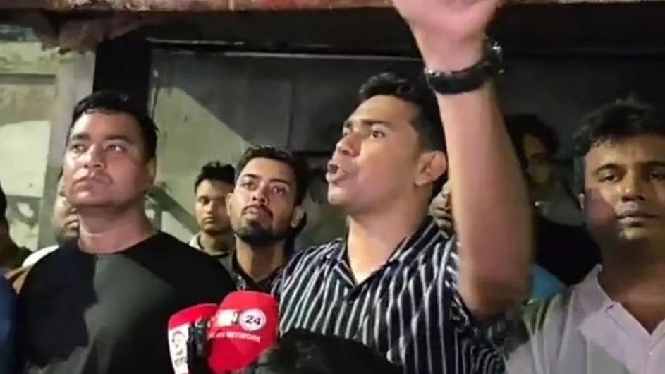 ঢাবির ছাত্রদল নেতা হত্যার ঘটনায় উপাচার্য–প্রক্টরের পদত্যাগ দাবিতে বিক্ষোভ