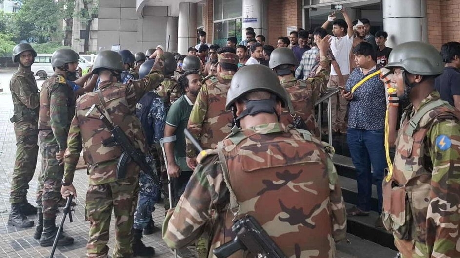 ‘জুলাই গণঅভ্যুত্থানে’ আহতদের সাথে কর্মচারীদের মারামারি, ভয়ে হাসপাতাল ছেড়েছেন অধিকাংশ চিকিৎসক-নার্স