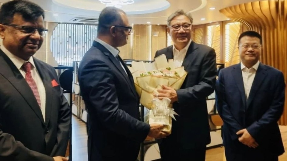 ১০০ ব্যবসায়ী নিয়ে ঢাকায় এলেন চীনের বাণিজ্যমন্ত্রী ওয়াং ওয়েনতাও