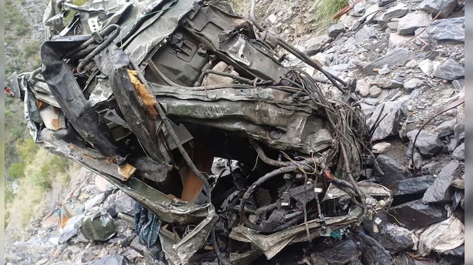 ভারতীয় সেনাবাহিনীর গাড়ি খাদে পড়ে নিহত ৩ ভারতীয় সেনা