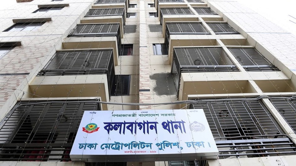 মামলার ভয় ও চাঁদাবাজির অভিযোগে কলাবাগান থানার ওসি-এসআই প্রত্যাহার
