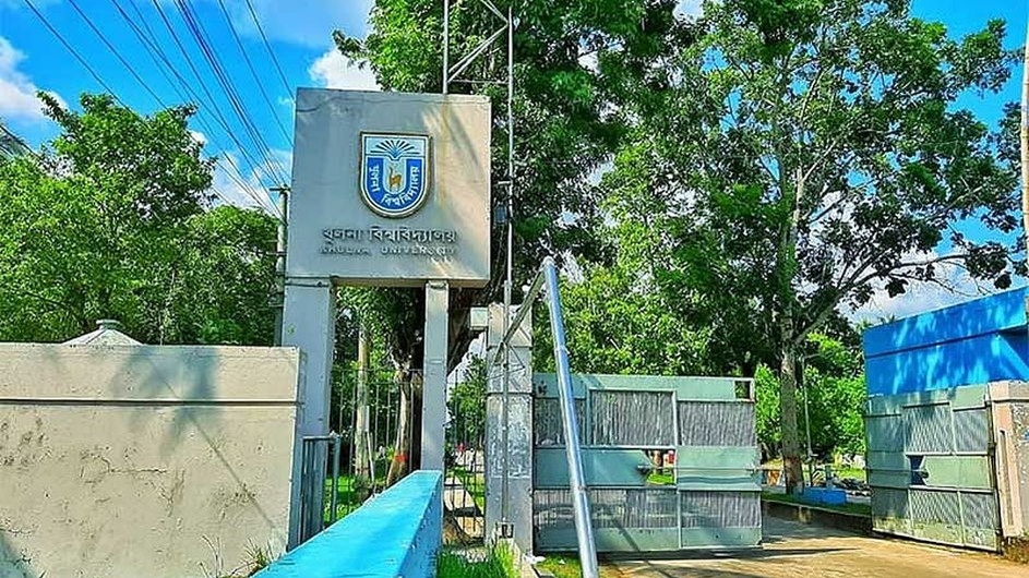 খুবি শিক্ষক লাঞ্ছিত: হত্যা চেষ্টা মামলায় বিতর্ক, রিমান্ডে নিতে পুলিশের আবেদন